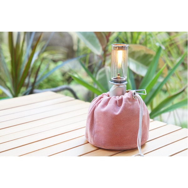 【商品名】 本革 OD缶（ガス缶）カバー KINCHAKU（きんちゃく）ピンク 日本製 キャンプ道具 【ジャンル・特徴】 ありそうでなかった巾着タイプのOD缶カバーKINCHAKU [ LW-005 